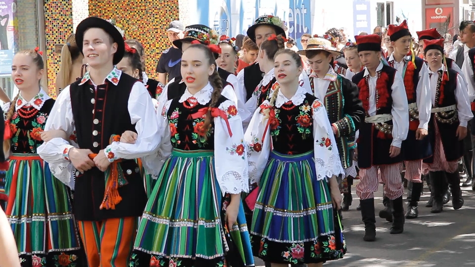 III. “Ezerjó” Folklór Fesztivál felvonulása