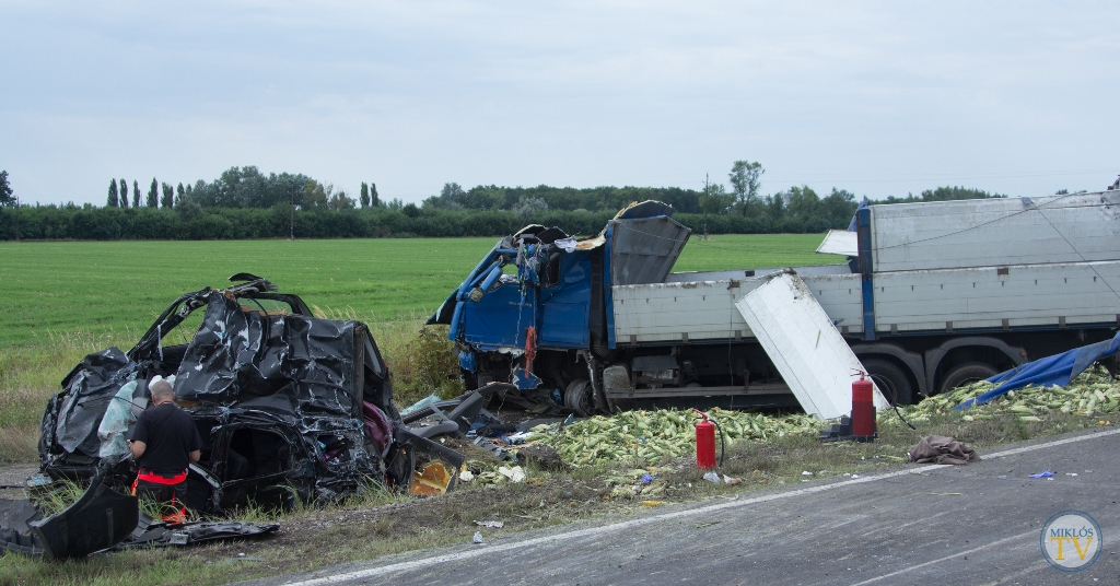 HALÁLOS BALESET A 4-ES FŐÚTON