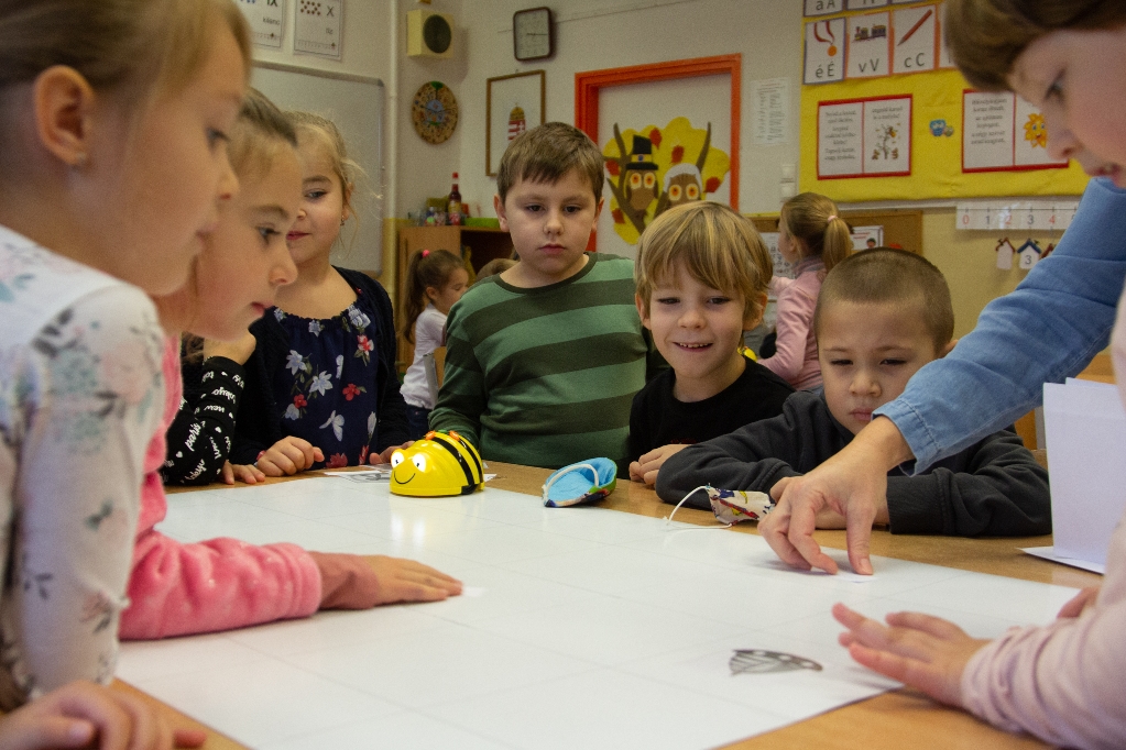 EMELT SZINTŰ ANGOL NYELVI OSZTÁLY A KÖLCSEYBEN